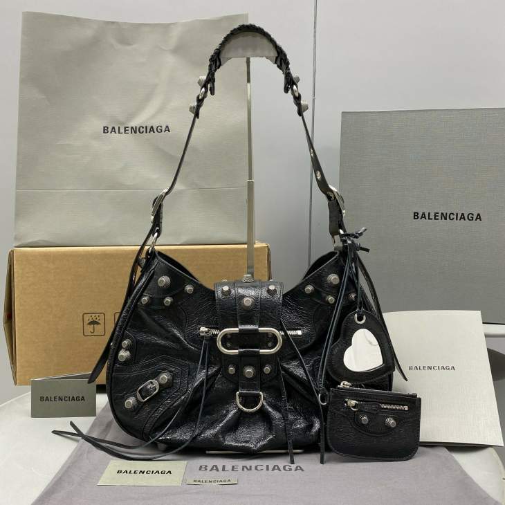 Picture of Balenciaga Handbags _SKUfw185509501fw